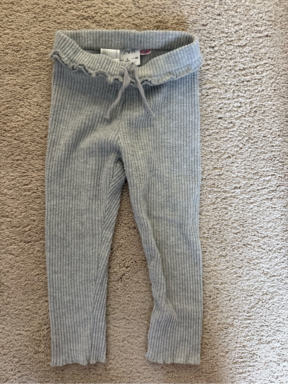 Zara Light Gray Ribbed Knit Leggings with Scalloped Trim